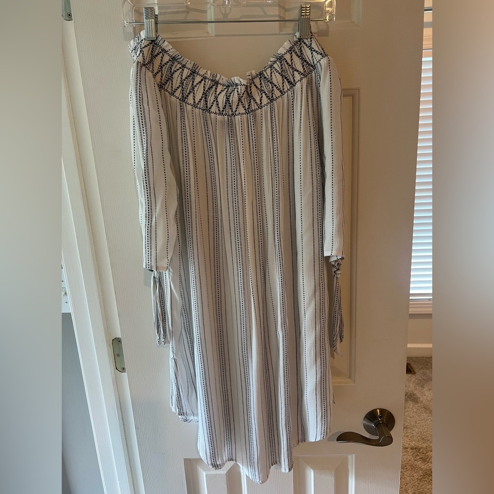 Gorgeous light off the shoulder tunic/dress